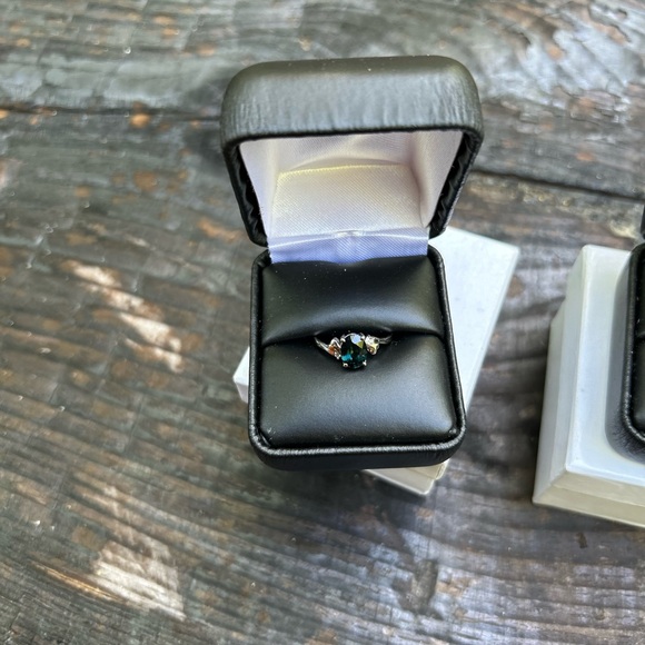 4 rings( white gold nature diamond, blue/green sapphire) wedding/engagement - Picture 3 of 15